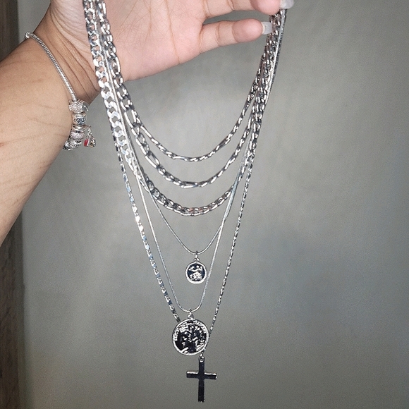 AKIRA Jewelry - 💎Silver Necklace NWOT💎